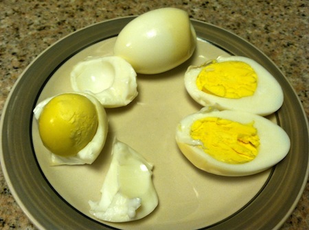hard-boiled-eggs-peeled